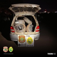 PF e PMPR apreendem veículo com 30 pneus contrabandeados em Foz do Iguaçu