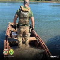 PF e PMPR apreendem mais de 61,8 Kg de maconha tipo capulho em barco de pesca no Rio Paraná