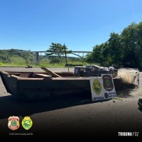 PF e PMPR apreendem mais de 61,8 Kg de maconha tipo capulho em barco de pesca no Rio Paraná