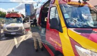 Homem fica ferido após colisão entre moto e carro no centro da cidade de Marechal Cândido Rondon
