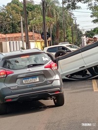 Colisão seguido de capotamento na Vila Yolanda