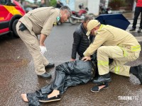 Faixa de sinalização escorregadia causa queda de moto no Bairro Santa Rita 
