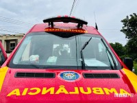 Faixa de sinalização escorregadia causa queda de moto no Bairro Santa Rita 