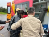 Faixa de sinalização escorregadia causa queda de moto no Bairro Santa Rita 