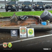PF e PMPR interceptam embarcação com 1.165,8 Kg de maconha em Santa Helena