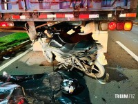 Motociclista universitária colide na traseira de uma carreta e morre na AV. Paraná 