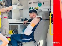 Motociclista sofre fraturas após colisão com automóvel na Av. Nacional em Foz do Iguaçu