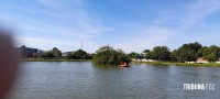 Bombeiros resgatam pato que estava preso a linha de pesca na ilha do Parque Remador