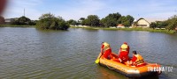 Bombeiros resgatam pato que estava preso a linha de pesca na ilha do Parque Remador