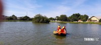 Bombeiros resgatam pato que estava preso a linha de pesca na ilha do Parque Remador