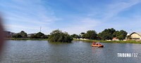 Bombeiros resgatam pato que estava preso a linha de pesca na ilha do Parque Remador