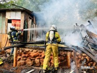Homem ateia fogo na própria casa após término de relacionamento na Favela da Sadia em Foz do Iguaçu 