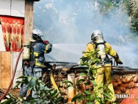 Homem ateia fogo na própria casa após término de relacionamento na Favela da Sadia em Foz do Iguaçu 