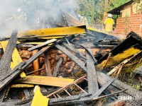 Homem ateia fogo na própria casa após término de relacionamento na Favela da Sadia em Foz do Iguaçu 