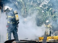 Homem ateia fogo na própria casa após término de relacionamento na Favela da Sadia em Foz do Iguaçu 