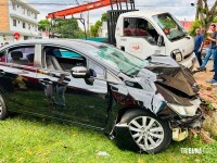Grave colisão entre carro e caminhão deixa dois feridos na Av. Mário Filho no bairro Morumbi 