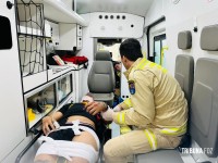 Grave colisão entre carro e caminhão deixa dois feridos na Av. Mário Filho no bairro Morumbi 
