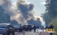 Caminhão pega fogo na BR-277 em São Miguel do Iguaçu
