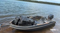 Policia Federal e PCPR apreendem embarcação com cigarros contrabandeados em Itaipulândia