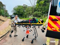 Colisão entre moto e carro deixa motociclista ferido no Jardim Santa Rita