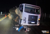Colisão frontal entre caminhão e moto deixa homem gravemente ferido em Santa Helena