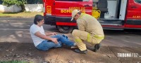 Motociclista é socorrido pelo Siate após cair no buraco na Av. Felipe Wandscheer
