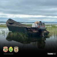Ação conjunta entre PF, PC e PMPR apreendem embarcações e mais de meia tonelada de drogas