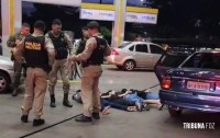 Após perseguição com helicóptero, assaltante faz mulher e criança de reféns na Vila A