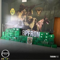 FICCO/PR apreende veículo roubado com 884,2 Kg de maconha