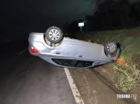 Bombeiros prestam atendimento a capotamento de veículo em Marechal Cândido Rondon