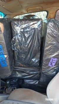 Policia Federal apreende dois veículos com cigarros contrabandeados em Itaipulândia
