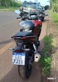 Moto usada pelos atiradores no homicídio na Vila Portes é abandonada na Av. Beira Rio