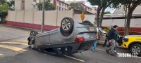 Condutora é presa por embriagues ao volante após colisão seguido de capotamento de veículo na Av. República Argentina