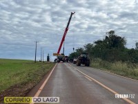 Colheitadeira em risco de capotamento é retirada com sucesso na PR-488 em Santa Helena