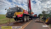 Colheitadeira em risco de capotamento é retirada com sucesso na PR-488 em Santa Helena