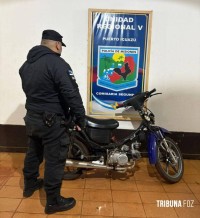 Policia recupera moto roubada durante a madrugada em Puerto Iguazu