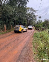 PM apreende caminhonete com queixa de furto/roubo na área rural de Foz