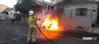 Bombeiros interveem em incêndio a veículo na Vila Adriana II