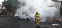 Bombeiros interveem em incêndio a veículo na Vila Adriana II