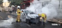 Bombeiros interveem em incêndio a veículo na Vila Adriana II