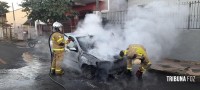 Bombeiros interveem em incêndio a veículo na Vila Adriana II