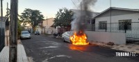 Bombeiros interveem em incêndio a veículo na Vila Adriana II