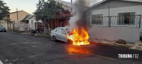 Bombeiros interveem em incêndio a veículo na Vila Adriana II