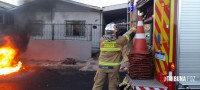Bombeiros interveem em incêndio a veículo na Vila Adriana II