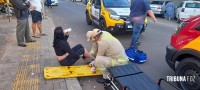 Siate socorre duas moças após colisão entre carro e moto no Porto Meira