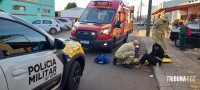 Siate socorre duas moças após colisão entre carro e moto no Porto Meira