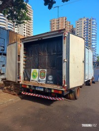 Policia Federal apreende caminhão carregados com 300 caixas de cigarros em São Miguel do Iguaçu