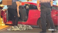 Mulher tenta entrar no Brasil com bebê no carro e 105 Kg de maconha