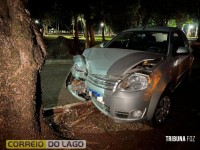 Veículo é encontrado colidido em árvore no Balneário Terra das Águas em Santa Helena