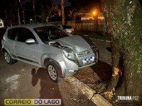 Veículo é encontrado colidido em árvore no Balneário Terra das Águas em Santa Helena
